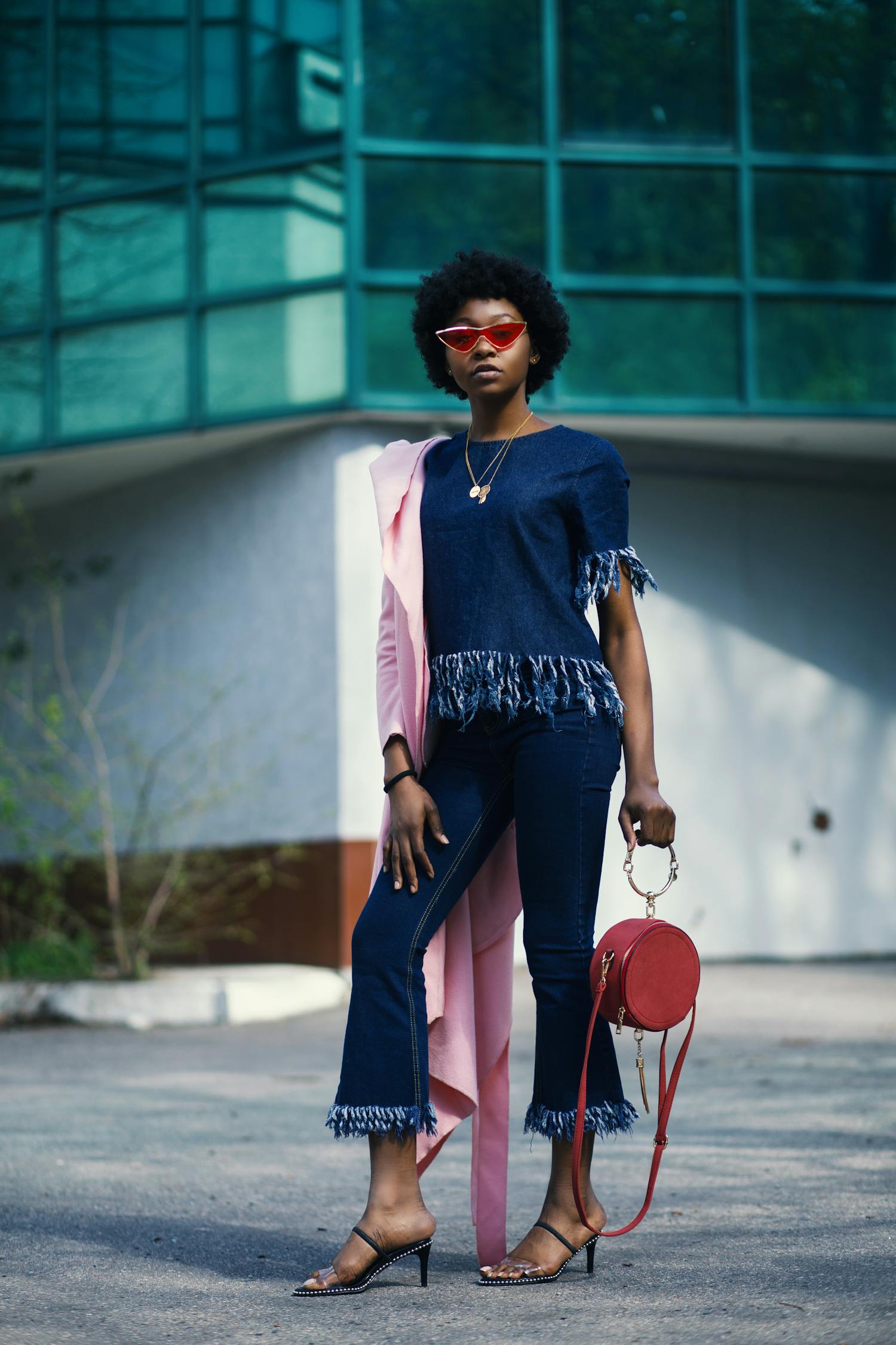 女士皮靴最新款式引領(lǐng)風(fēng)尚潮流，時尚必備之選！