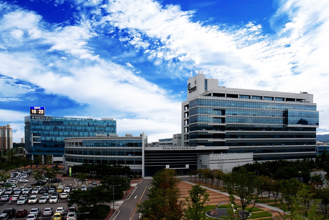 最新建筑材料與創(chuàng)新突破，現(xiàn)代建筑領(lǐng)域的新潮流