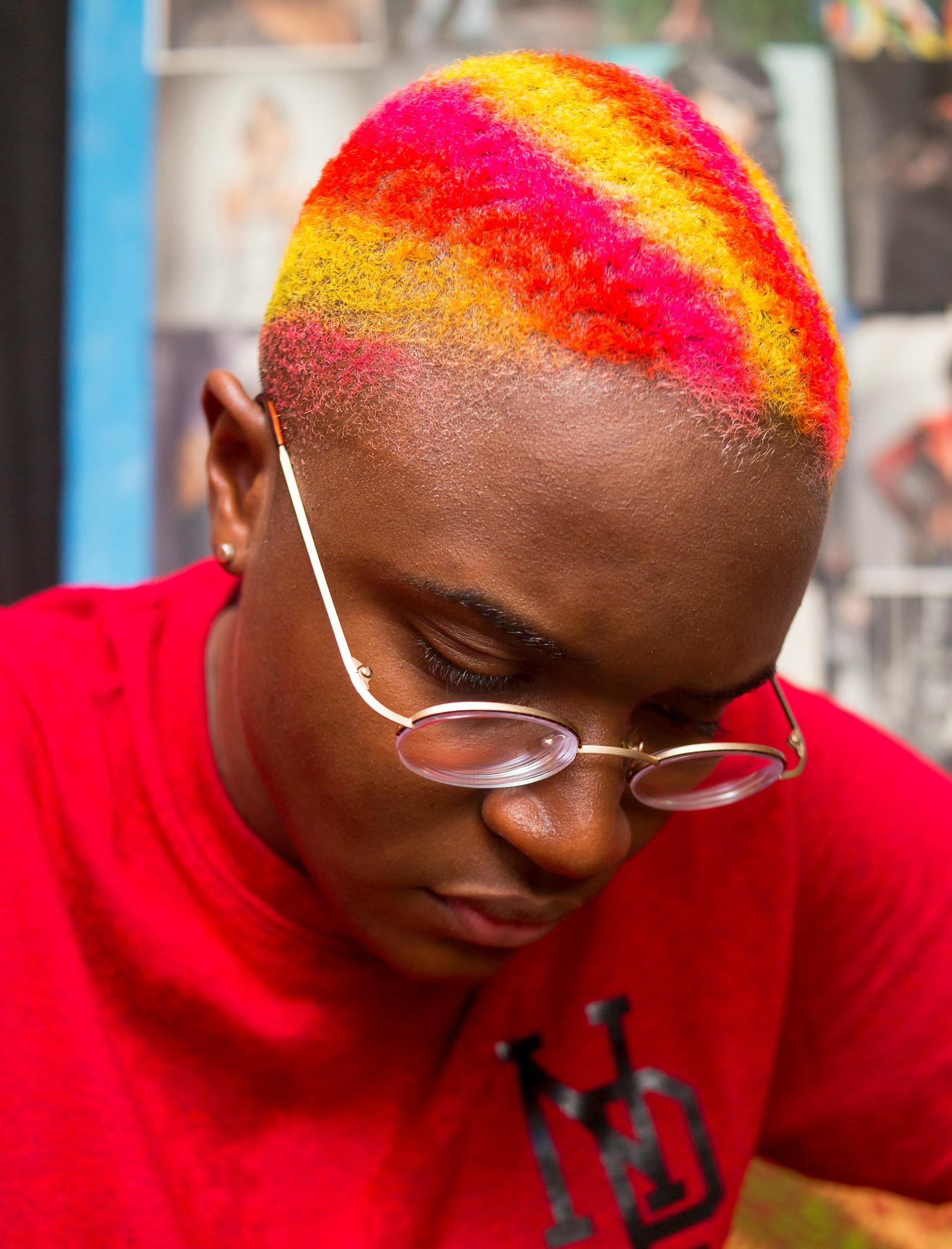 張藝興最新后腦勺發(fā)型，潮流引領(lǐng)與個(gè)性風(fēng)采展現(xiàn)