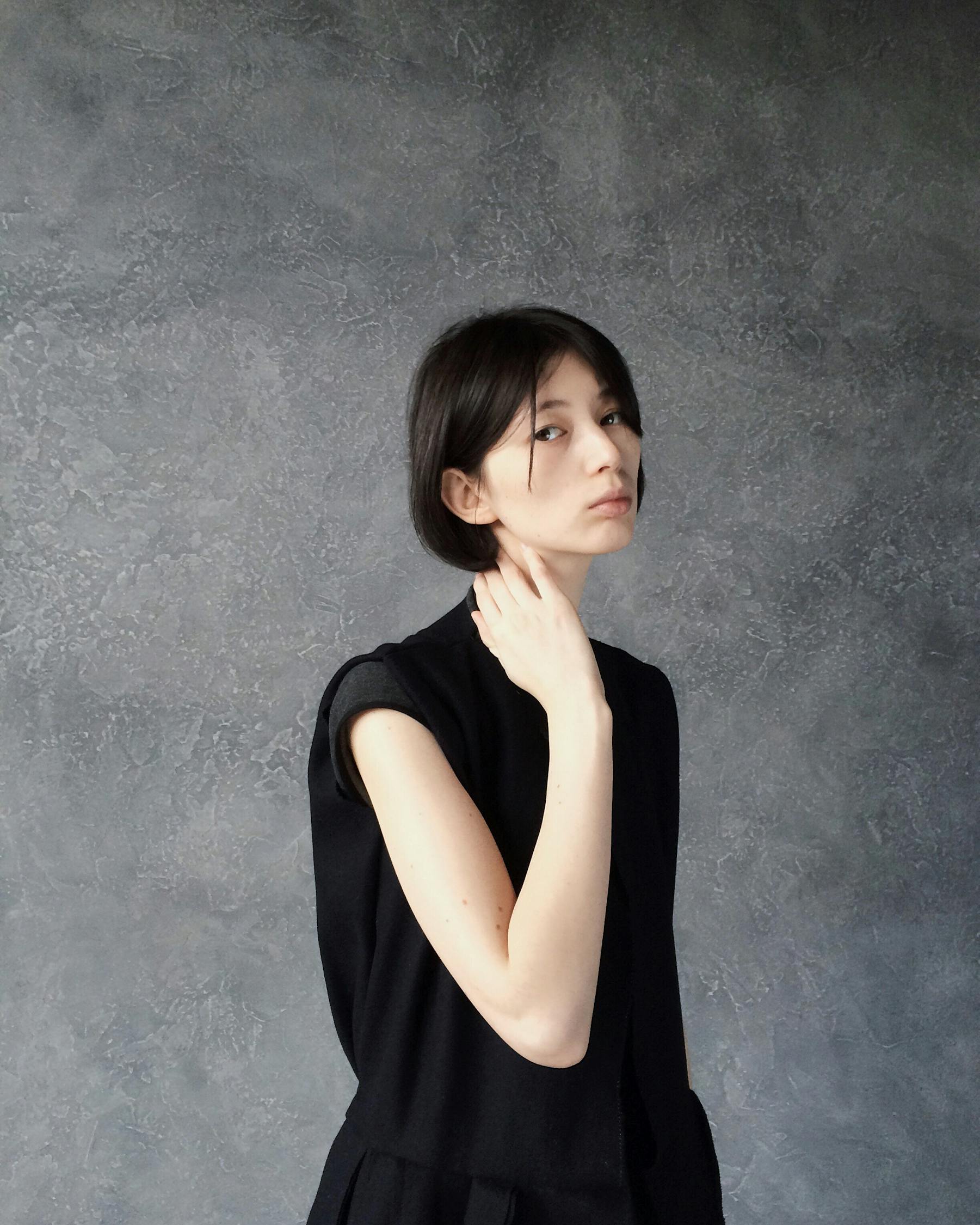 戚薇機場街拍，時尚先鋒的魅力展現(xiàn)