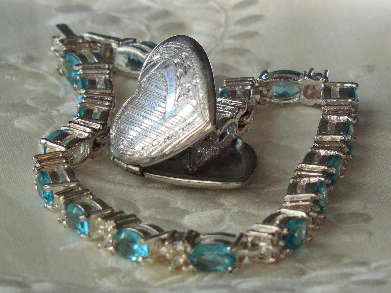 最新款白金項(xiàng)鏈圖片，時(shí)尚與優(yōu)雅的完美融合展現(xiàn)風(fēng)采