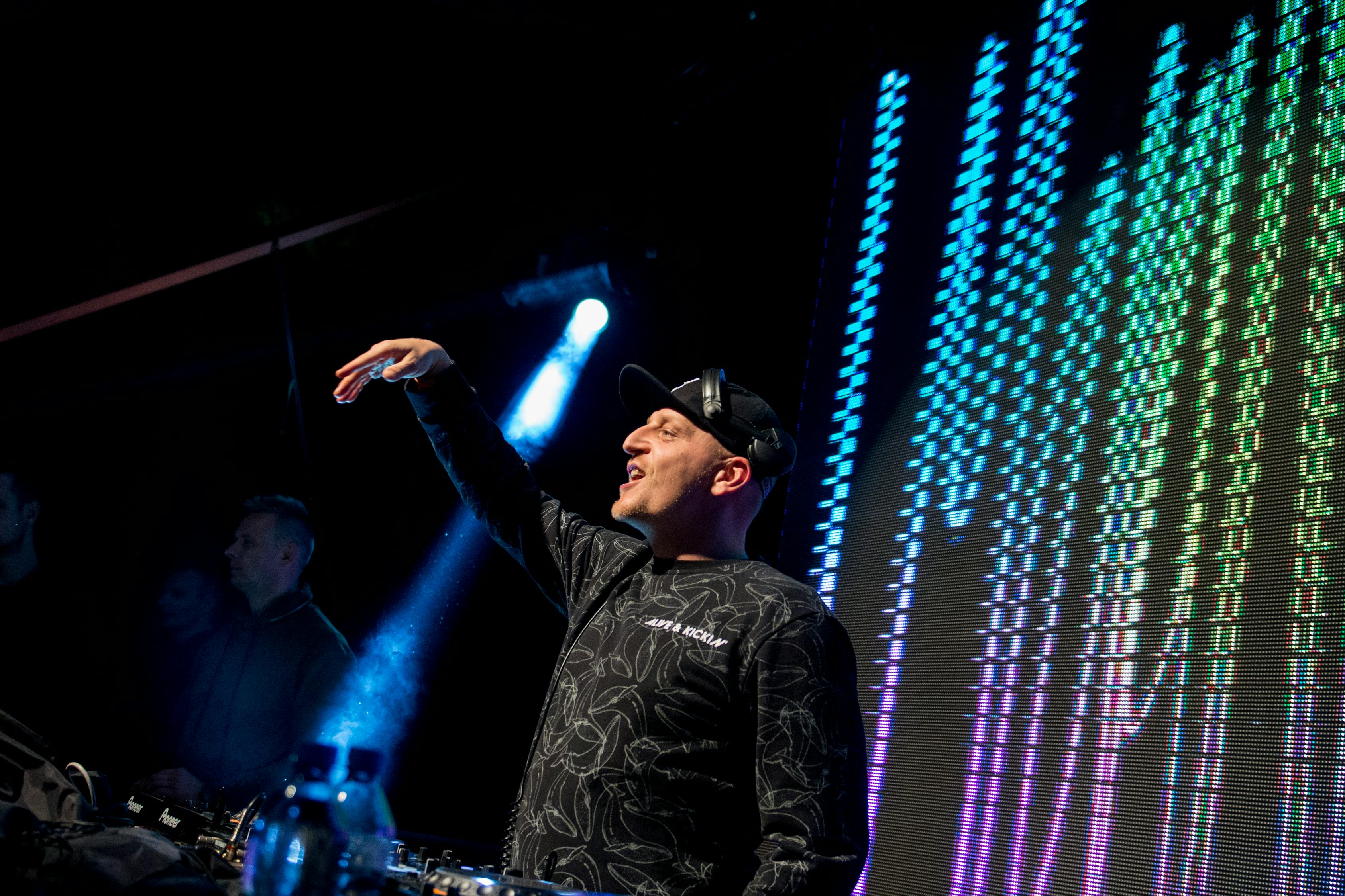 一站到底最新主持人閃耀引領(lǐng)知識(shí)競(jìng)技新風(fēng)潮