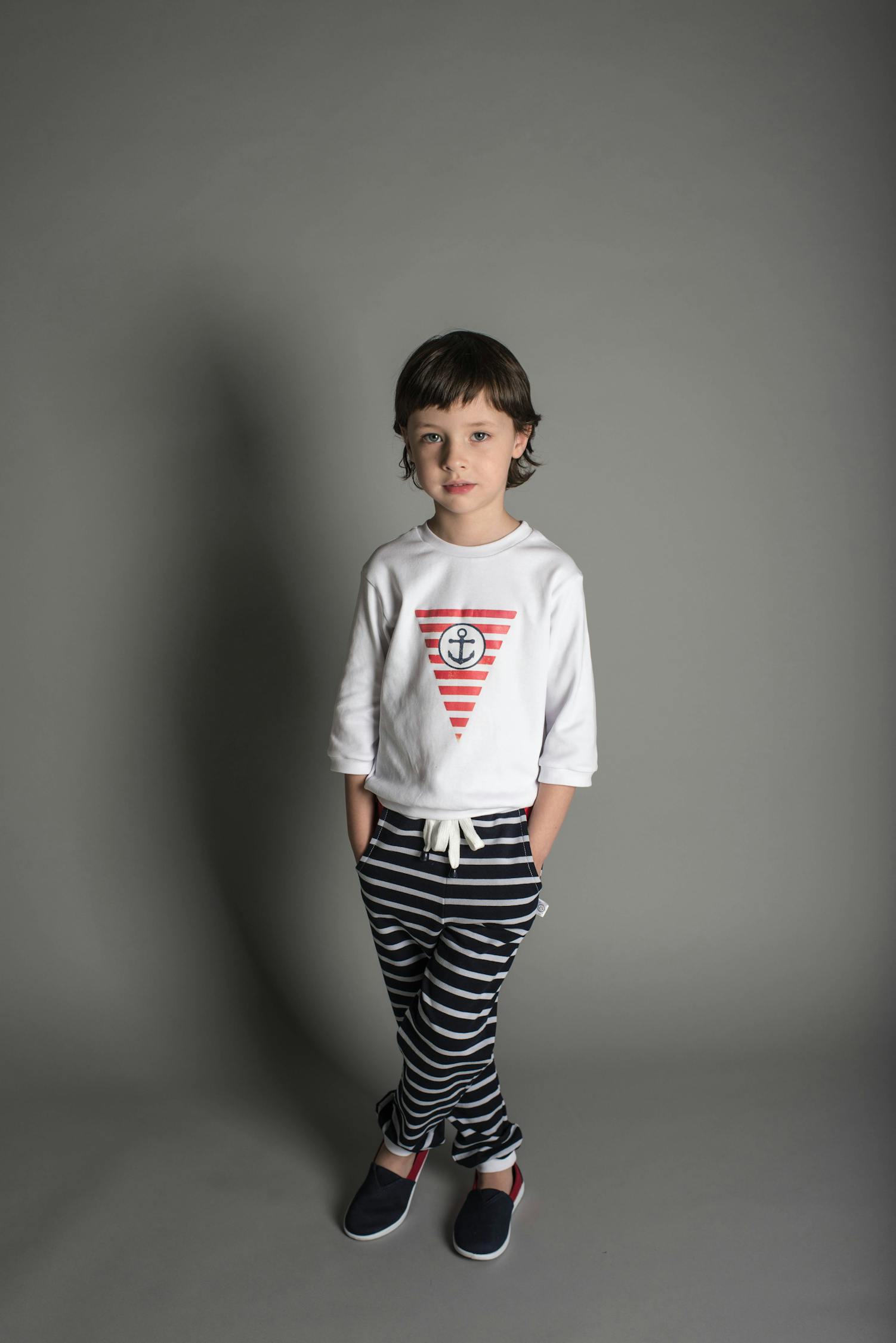 最新短發(fā)時尚潮流，個性風(fēng)格完美展現(xiàn)