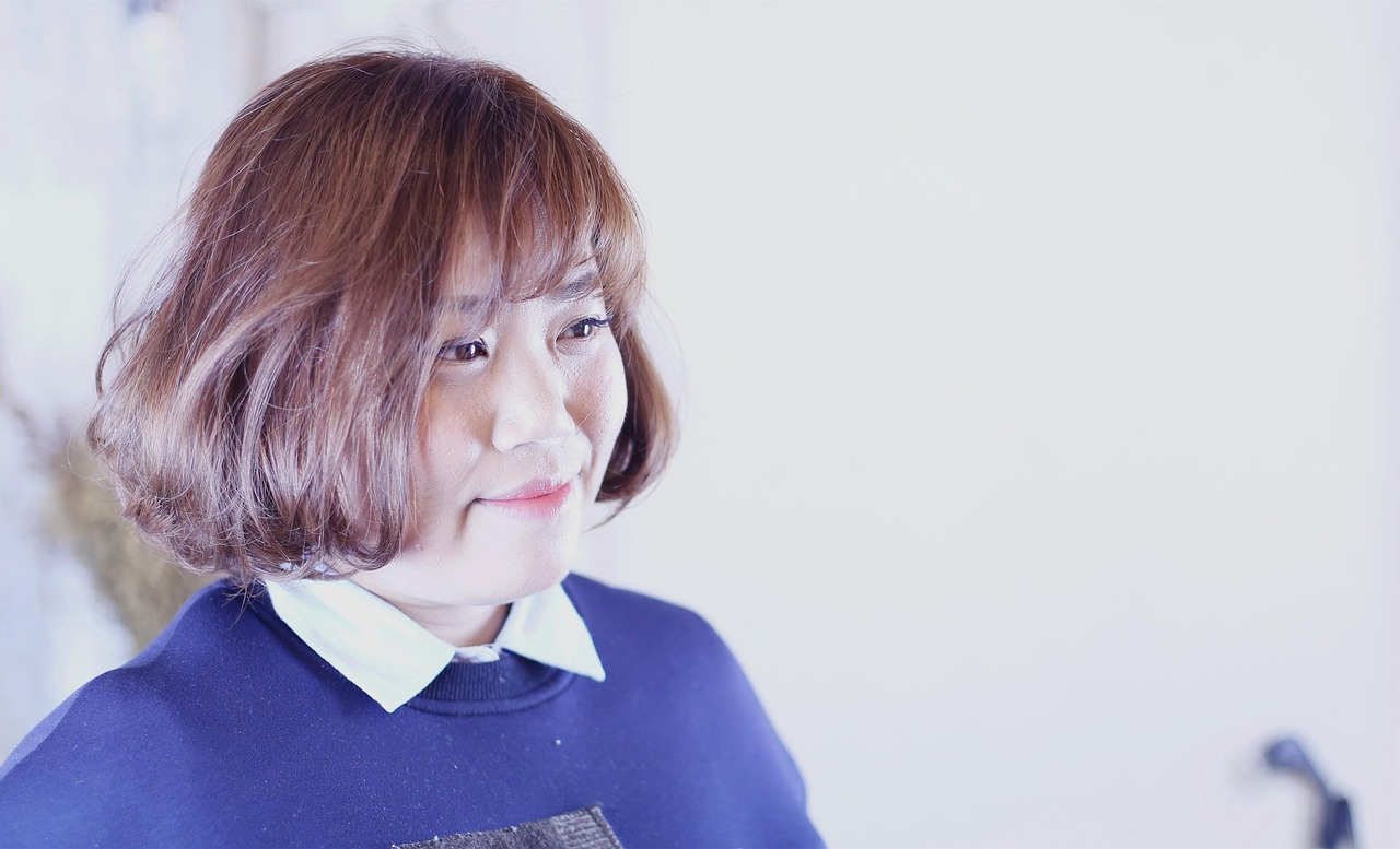 女短發(fā)流行趨勢(shì)，展現(xiàn)個(gè)性風(fēng)采的最新時(shí)尚魅力短發(fā)發(fā)型